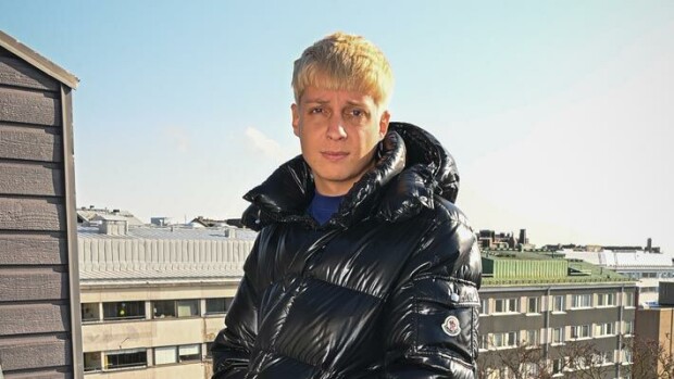 Vaatteisiin tuhlannut räppäri William vaihtoi törsäyskohdetta – poseeraa silti Seiskalle 2 000 euron takissa William
