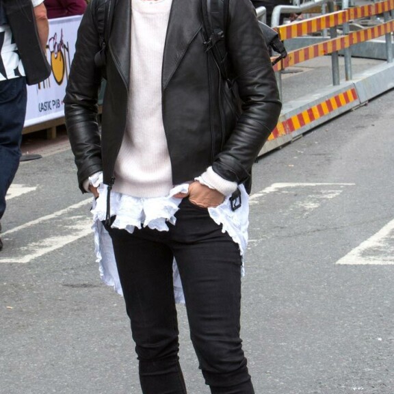 Seiskan selvityksen mukaan entisen tv-juontajan Kristiina Komulaisen toiminta Helsingin poliisilaitoksella aiheutti kanteluryöpyn. Seiskan selvityksen mukaan entisen tv-juontajan Kristiina Komulaisen toiminta Helsingin poliisilaitoksella aiheutti kanteluryöpyn.