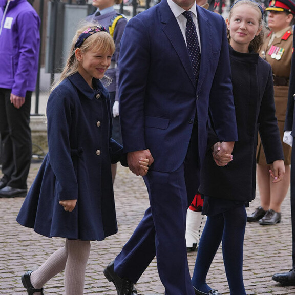 Peterin rinnalla on totuttu näkemään Autumn-vaimo, mutta pari erosi viime vuonna 13 avioliittovuoden jälkeen. Peter, Savannah ja Isla Phillips