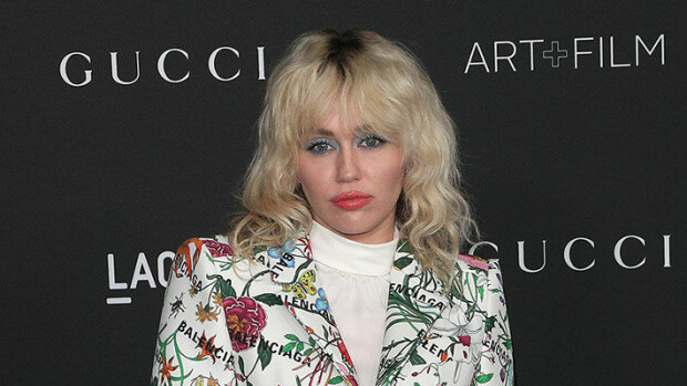 Poptähti Miley Cyrus kirosi ja tylytti ex-miestään livekeikalla: 'Katastrofi' Miley Cyrus