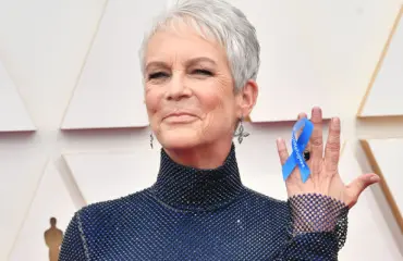 Hollywood-tähdet osoittavat tukensa - Oscar-gaalan punaisella matolla nähtiin kannanottoja Ukrainan väreissä