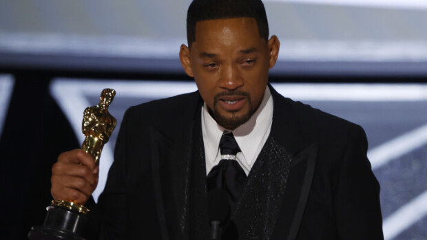 Will Smith voitti Oscarin - raivo vaihtui kyyneliin: 'Kiitos ja anteeksi!' Will Smith