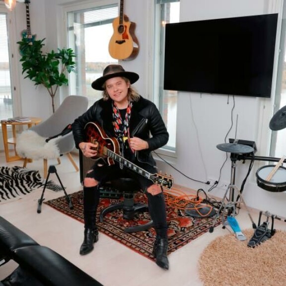 Archie on riitautunut vuosien varrella monien julkkisten kanssa. Archie Cruz