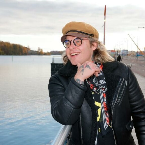 Archie on tuttu naissekoiluistaan. Archie Cruz