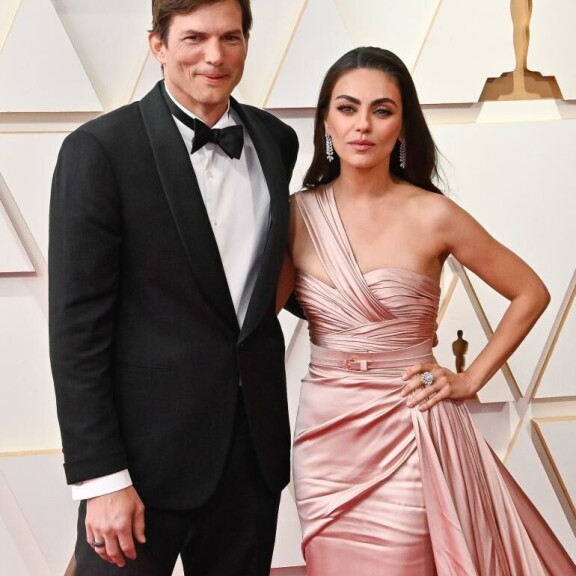 Ashton Kutcher ja Mila Kunis ovat lahjoittaneet miljoonia Ukrainan hyväksi. Ashton Kutcher ja Mila Kunis