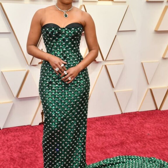 Tiffany Haddishin upea iltapuku korosti kaunottaren kurveja. Tiffany Haddish