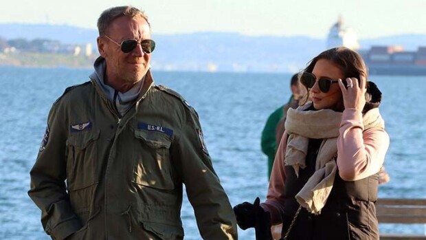 Tältä Renny Harlin ja Johanna-vaimo näyttävät oikeasti - paparazzikuvat Kreikasta renny harlin, johanna harlin