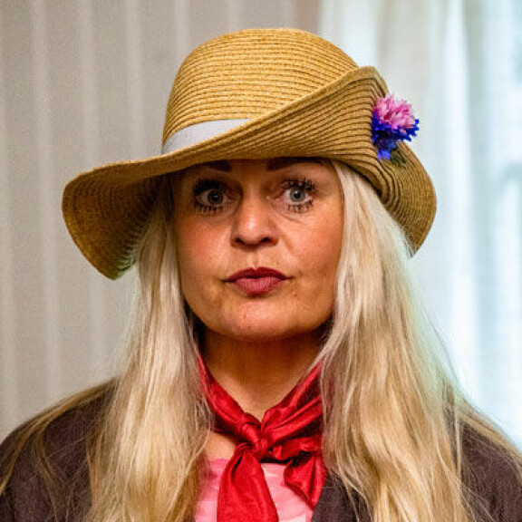 Taina joutuu torppariksi. Taina joutuu torppariksi.