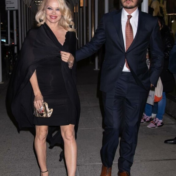 Pamela Andersonin kavaljeerina oli oma esikoispoika Brandon. pamela, brandon lee