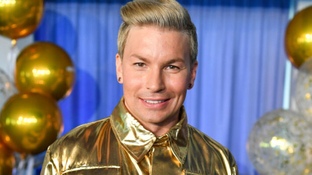 Antti Tuisku virittää viehkeän hanurinsa viikonloppuun - kuva Antti Tuisku