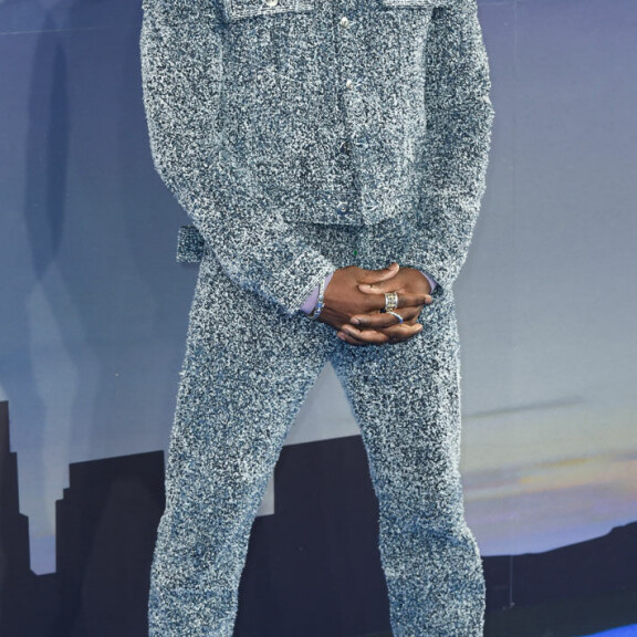 Yahya Abdul-Mateen II esittää Jake Gyllenhaalin esittämän hahmon rikostoveria. Yahya