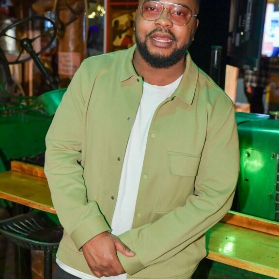 Viikon Kääk-juorut: Jasper Pääkkösen ökyvaunut kulkevat sähköllä Seksikäs Suklaa