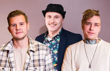 Tanssivat pöydällä! Big Brother -kilpailijat rellestivät ja lauloivat karaokea Levillä