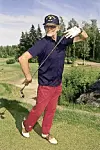 Spede Pasanen oli kova golfmies. Hän myös kuoli Kirkkonummen golfkentälle syyskuussa 2001.