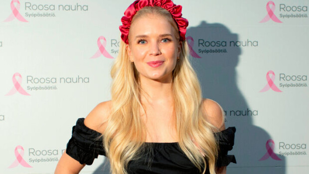 Lotta Hintsa pyllistelee kameralle vuoristossa - kuvat paljastavat retkien todellisen luonteen! Lotta Hintsa