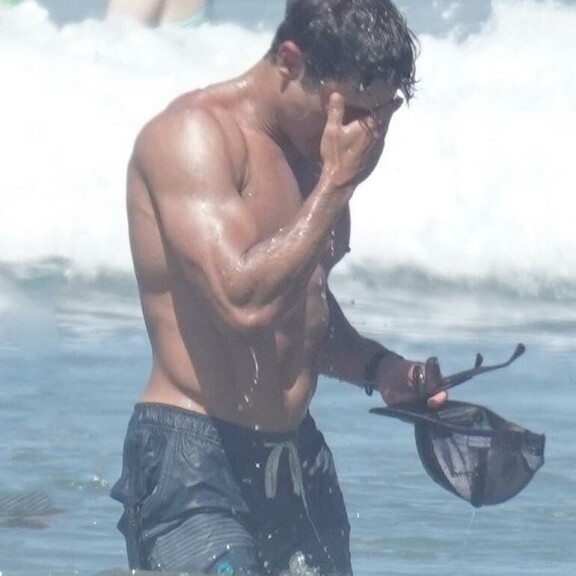 Suolavesi kirveltää silmiä! Zac Efron