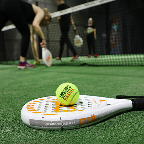 Ruotsissa on yli 300 000 padelin harrastajaa. Suomeen padel saapui 2003. Padel