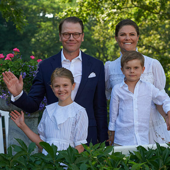Victoria ja Daniel viettivät viime kesänä pitkän perheloman Sollidenissa Öölannissa muun kuninkaalliisperheen kanssa. Kruununprinsessapari Victoria ja Daniel sekä prinsessa Estelle ja prinssi Oscar
