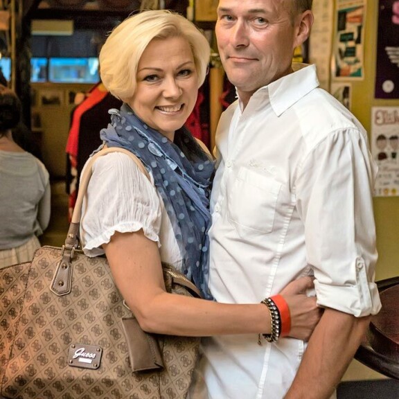 Jonen ja Hannan avustusjoukossa oli Eric Hallberg, joka on myös tanssituomari Helena Ahti-Hallbergin aviomies. Jonen ja Hannan avustusjoukossa oli Eric Hallberg, joka on myös tanssituomari Helena Ahti-Hallbergin aviomies.