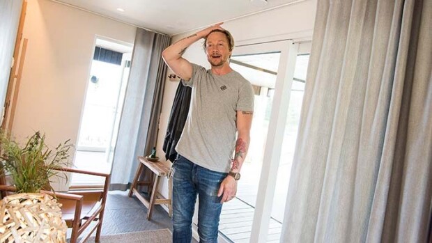 Samu Haberin rantasaunaan tehtiin erikoinen remonttiratkaisu Huvila & Huussi -ohjelmassa: 'Onko se laillista?' samu haber