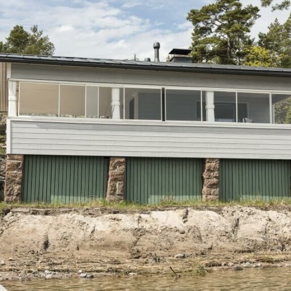 Tältä rantasauna näytti meren suunnasta ennen remonttia. Samu Haber