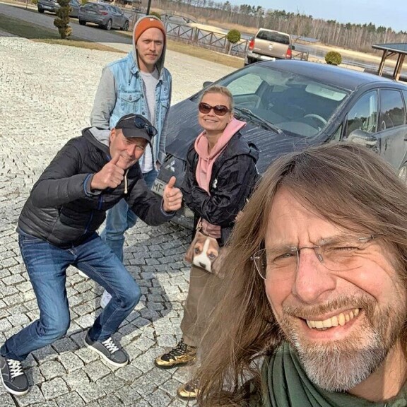 Viikonloppuna Eric ja Anton Hallberg sekä Hanna ja Jone olivat perillä Ukrainan rajan tuntumassa Hrebennen kylässä. Viikonloppuna Eric ja Anton Hallberg sekä Hanna ja Jone olivat perillä Ukrainan rajan tuntumassa Hrebennen kylässä.