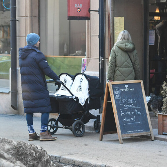 Kim yritti ensin mennä pastaravintolaan, mutta joutui kääntymään kannoillaan. yritys bar ysiin