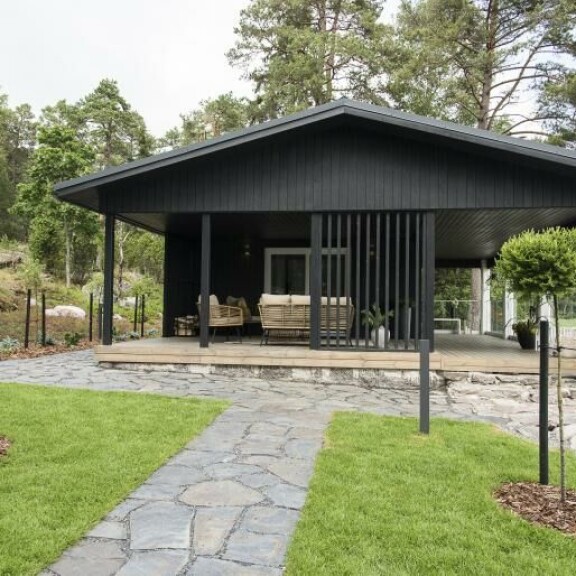 Tältä rantasaunan sisäänkäynti näyttää remontin jälkeen. Samu Haber