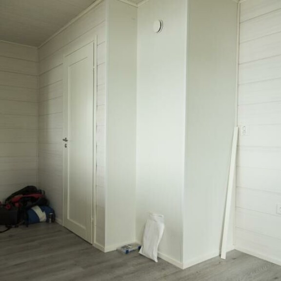 Vanha pukeutumistila toimi lähinnä varastona. Samu Haber