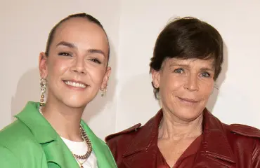 Tällaisia ovat Monacon prinsessa Stephanien tyttären suunnittelemat sukupuolineutraalit vaatteet - ponnisti sekavasta lapsuudesta Pariisin muotimaailmaan