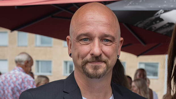 Sami Hintsanen täytti 50 vuotta - Varpu-vaimo järjesti rakkaalleen kaikkien aikojen yllätyksen: 'Täydestä meni!' Sami Hintsanen