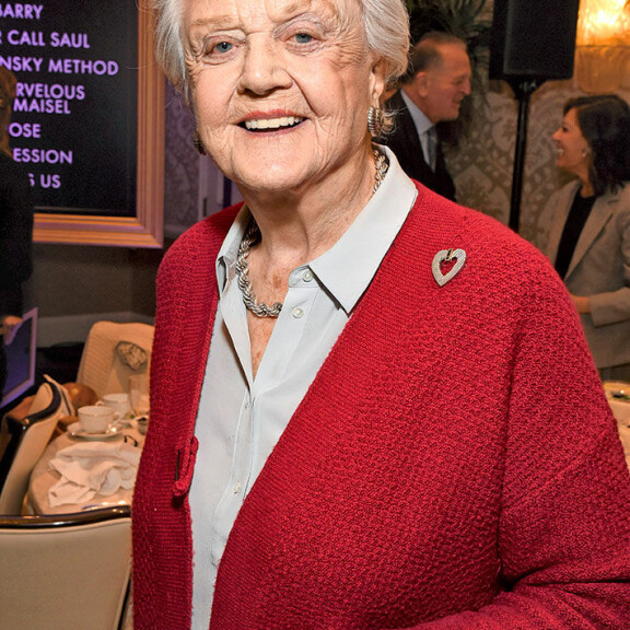 Olisitko uskonut, että nämä tähdet ovat yli 90-vuotiaita? Angela Lansbury on Hollywoodin kulta-ajan grand old lady: 'Viini ja vitamiinit ovat salaisuuteni' Angela Lansbury