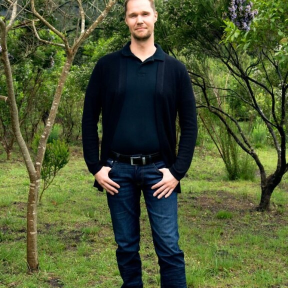 Nämä sinkkumiehet yrittävät hurmata Marko Björsin uudessa tosi-tv-sarjassa Kari