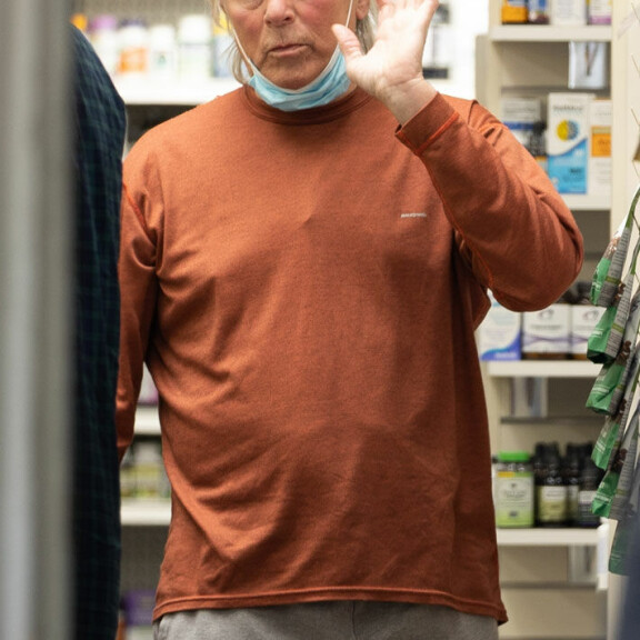 Tunnistatko enää MacGyveria? Richard Dean Anderson, 72, kuvattiin kauppareissulla kuuluisassa takapiiskassaan - katso! Richard Dean Anderson