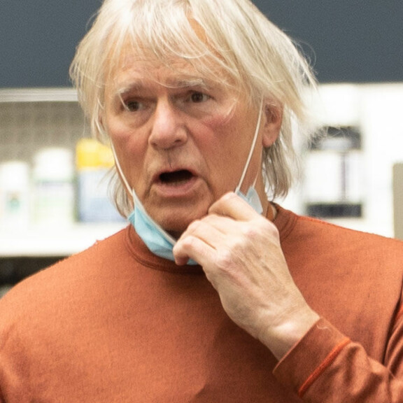 Tunnistatko enää MacGyveria? Richard Dean Anderson, 72, kuvattiin kauppareissulla kuuluisassa takapiiskassaan - katso! Richard Dean Anderson