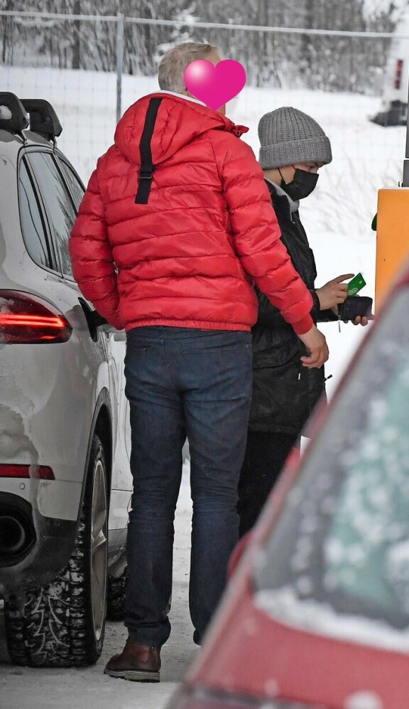 Tällä hetkellä Kiira elää Kauniaisissa luksuselämää pankkiiri-Pekan kanssa. Kiira Korpi