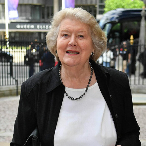 Olisitko uskonut, että nämä tähdet ovat yli 90-vuotiaita? Angela Lansbury on Hollywoodin kulta-ajan grand old lady: 'Viini ja vitamiinit ovat salaisuuteni' Patricia Routledge