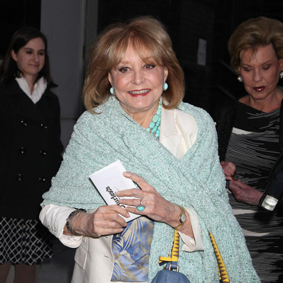 Olisitko uskonut, että nämä tähdet ovat yli 90-vuotiaita? Angela Lansbury on Hollywoodin kulta-ajan grand old lady: 'Viini ja vitamiinit ovat salaisuuteni' Barbara Walters