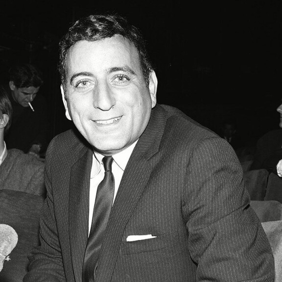 Olisitko uskonut, että nämä tähdet ovat yli 90-vuotiaita? Angela Lansbury on Hollywoodin kulta-ajan grand old lady: 'Viini ja vitamiinit ovat salaisuuteni' Tony Bennett