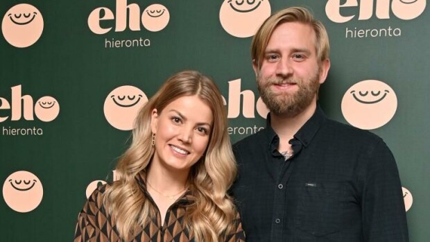 Hulvaton tilanne Töölössä! Joel Harkimo jysäytti Seiskalle suorat sanat – vieressä seisseen Janni Hussin silmät suurenivat: ”Aijaa?” Janni Hussi & Joel Harkimo.