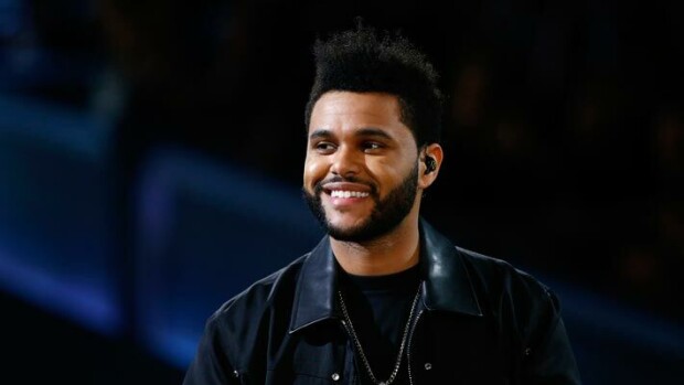Useita julkkiskaunottaria! Ökyasuntoaan kaupustelevalla The Weekndillä on värikäs naishistoria The Weeknd