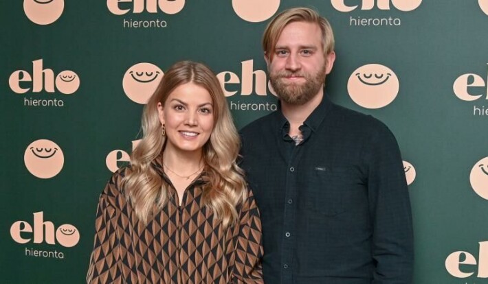 – Olemme halunneet panostaa siihen, että hieronta oikeasti auttaisi ihmisiä arjessa ja että se olisi säännöllistä, Janni ja Joel valottavat liikeideaansa. – Olemme halunneet panostaa siihen, että hieronta oikeasti auttaisi arjessa ja että se olisi säännöllistä, Janni ja Joel valottavat liikeideaansa.