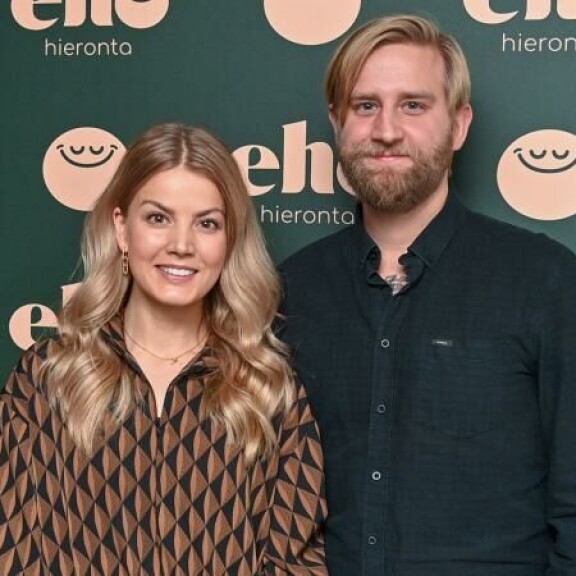 – Olemme halunneet panostaa siihen, että hieronta oikeasti auttaisi ihmisiä arjessa ja että se olisi säännöllistä, Janni ja Joel valottavat liikeideaansa. – Olemme halunneet panostaa siihen, että hieronta oikeasti auttaisi arjessa ja että se olisi säännöllistä, Janni ja Joel valottavat liikeideaansa.