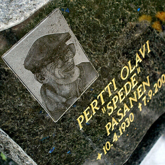 Pertti 'Spede' Pasanen kuoli 71-vuotiaan sairauskohtaukseen. Speden hauta