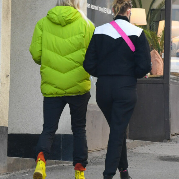 Huhhuh! Mitä ihmettä tapahtui Petrus Pennasen kädelle – katso uudet paparazzikuvat kohuparista! Petrus Pennanen