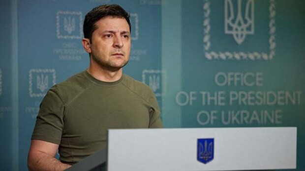 Huhhuh! Ukrainan presidentin paidaton kuva kuumottaa - tiesitkö tätä tummapiirteisestä sankaripresidentistä? Volodymyr Zelenskyi