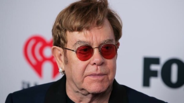 Hengenlähtö lähellä? Elton John, 74, järkyttyi: 90 miljoonan luksusjet teki tenät yläilmoissa – yksityiskone epäonnistui kahdesti hätälaskussa Elton John.