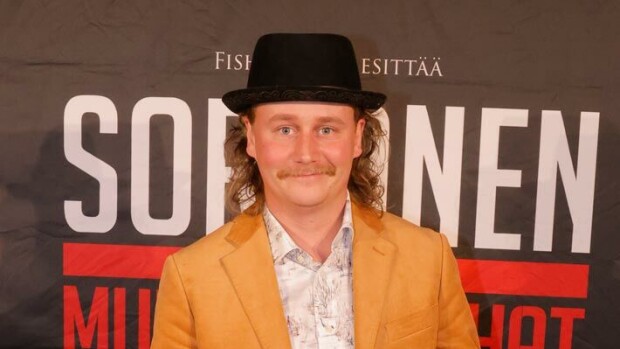 Kävi flaksi? Kristian Heiskari hiippaili hotellihuoneeseen vaalean kaunottaren kanssa – kuva! Kristian Heiskari