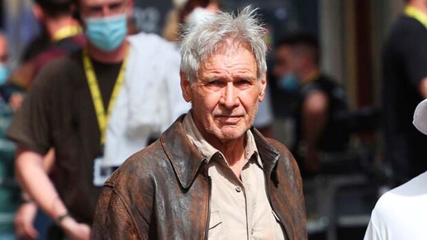 Sydänkohtaus Indiana Jones -elokuvan kuvauksissa! Harrison Ford riensi auttamaan tuupertunutta Harrison Ford