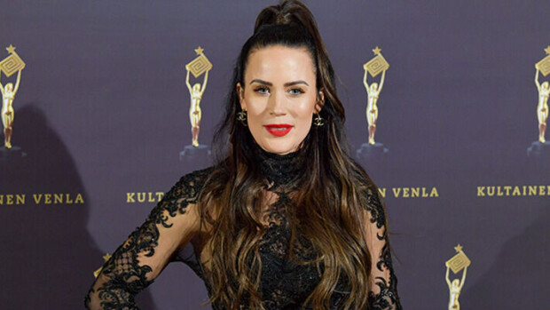 Jättiyllätys! Martina Aitolehti esittelee tuotostaan somessa: 'Kiitollinen' Martina Aitolehti